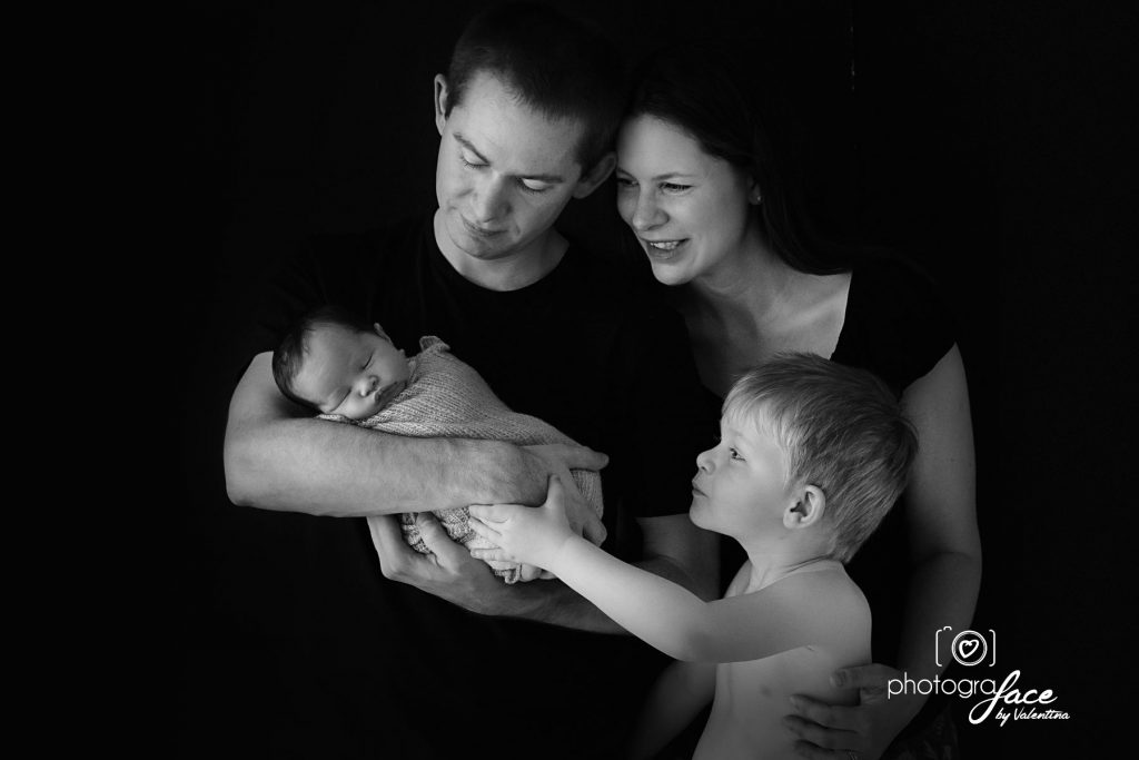 newborn photographer London - family