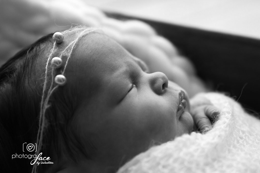 newborn photographer London- black and white