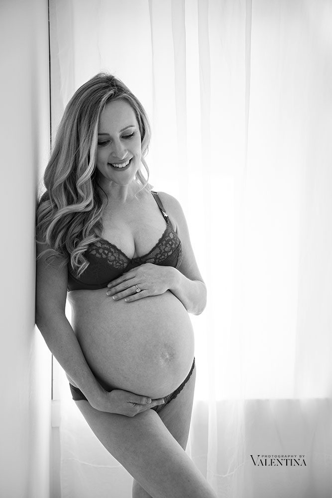 What to wear for maternity photos - intimate maternity photography in simple black lingerie in London studio
